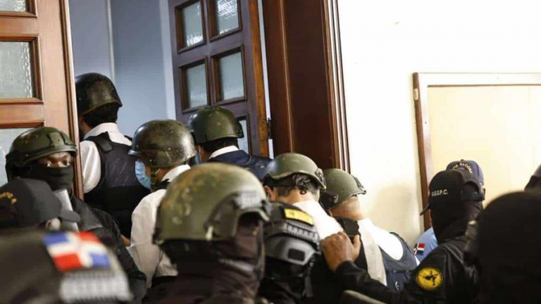 Tribunal aplaza para este jueves audiencia de coerción contra imputados por fraude en Senasa