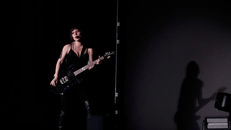 El hombre que se abalanzó sobre Ariana Grande fue expulsado de un concierto de Lady Gaga