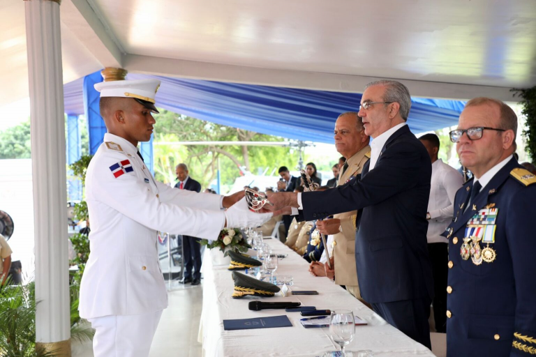 Presidente Abinader encabeza graduación de 40 nuevos cadetes de la Fuerza Aérea Dominicana