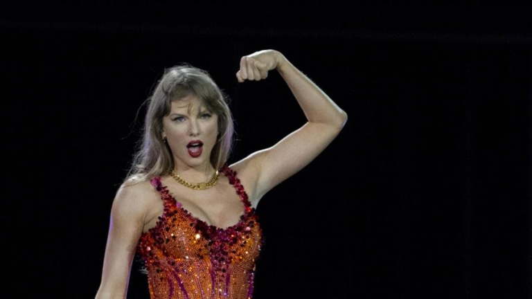 Taylor Swift rompe en llanto en su nuevo documental al recordar asesinato de tres niñas