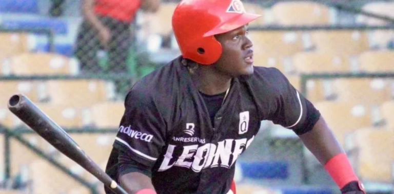 Escogido se impone con dos triples de Héctor Rodríguez