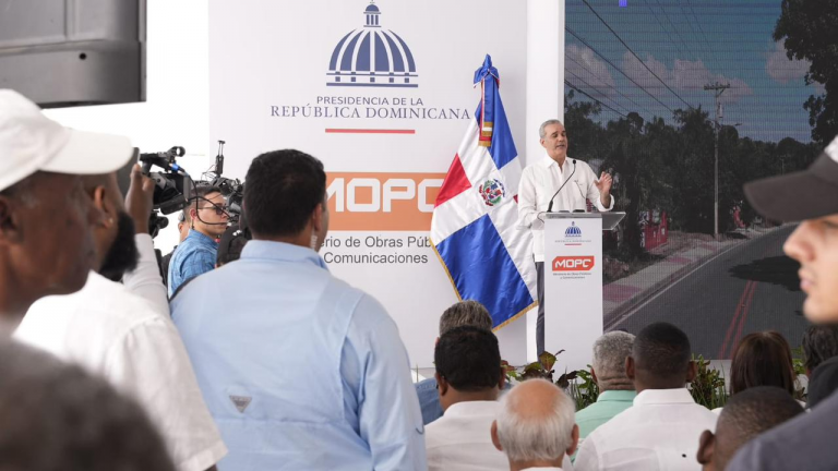 Luis Abinader afirma nueva carretera de Hondo Valle impulsará el desarrollo agrícola y turístico del sur