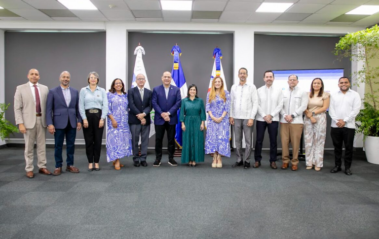 ProDominicana y Cámara de Comercio de Santiago firman acuerdo para potenciar las exportaciones  