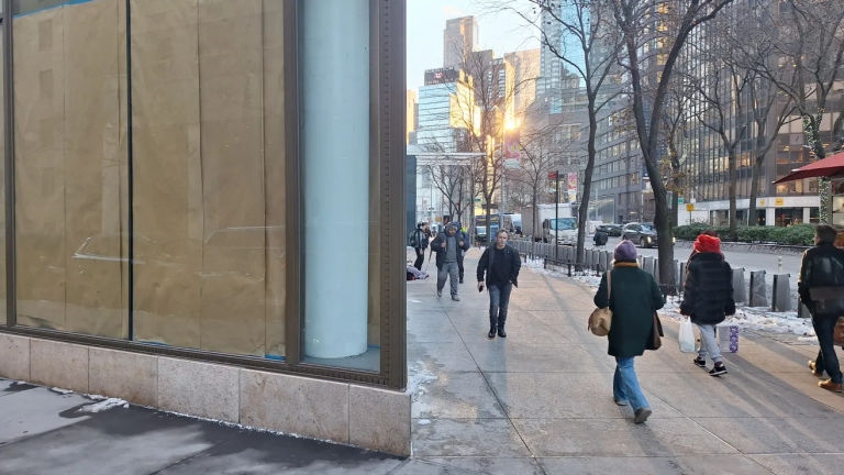 Comercio se transforma en NYC: 112 tiendas de famosas cadenas cerraron sus puertas en 2025