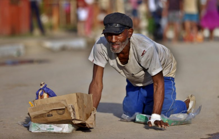 La crisis y la epidemia de dengue y chikunguña en Cuba también se ceban con San Lázaro