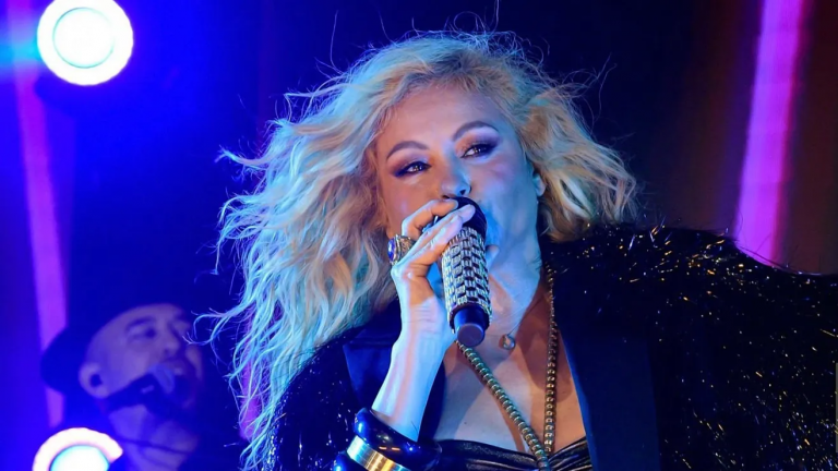 Paulina Rubio desata críticas por retraso en concierto y vivir incómodo momento