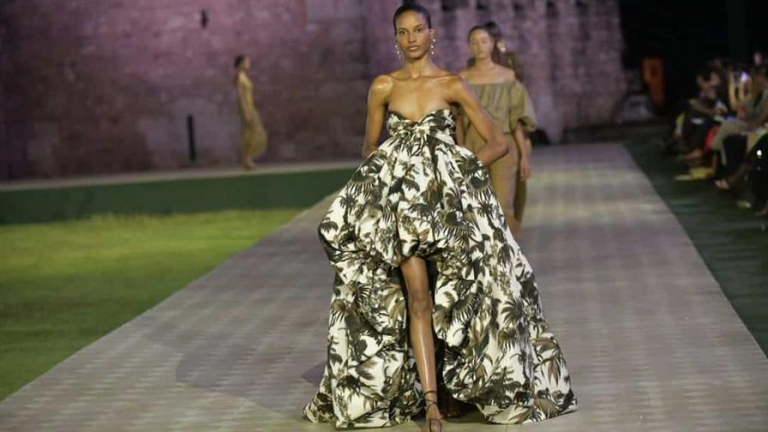 Óscar de la Renta rinde homenaje a sus raíces criollas