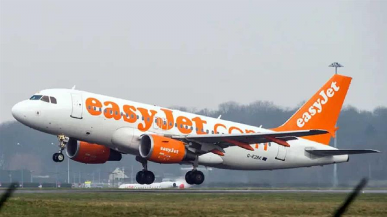 Una familia británica intenta embarcar a una anciana fallecida en un avión Málaga-Londres