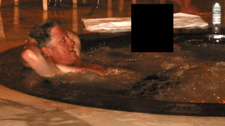 Bill Clinton se defiende tras la publicación de una foto en nuevos archivos del caso Epstein