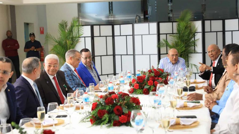 Se reúnen exjefes de la Policía con el actual director de la entidad y "recuerdan anécdotas"