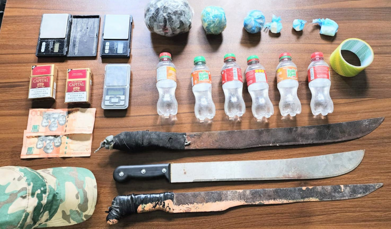 Ocupan drogas, alcohol adulterado y armas durante allanamientos en Barahona