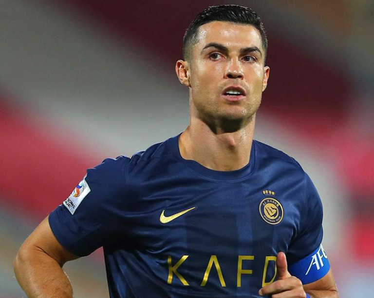 Cristiano Ronaldo marcó doblete para Al Nassr ante Al Okhdood y sigue su camino hacia los mil goles