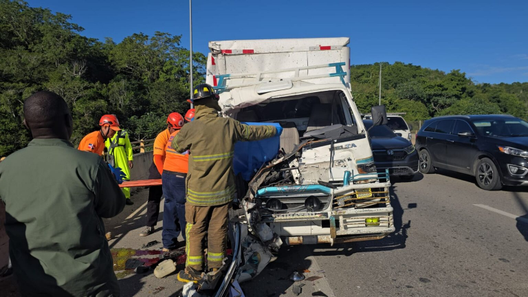 Accidente múltiple en la Autovía Coral del Este deja un fallecido en La Romana