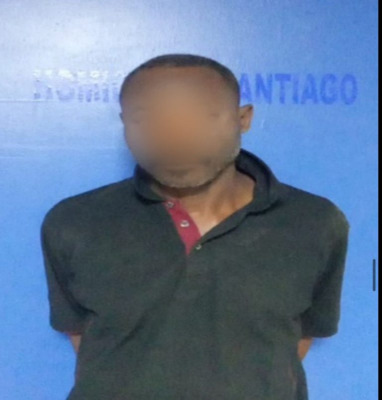 Arrestan hombre acusado de matar a su esposa e hijo en Santiago