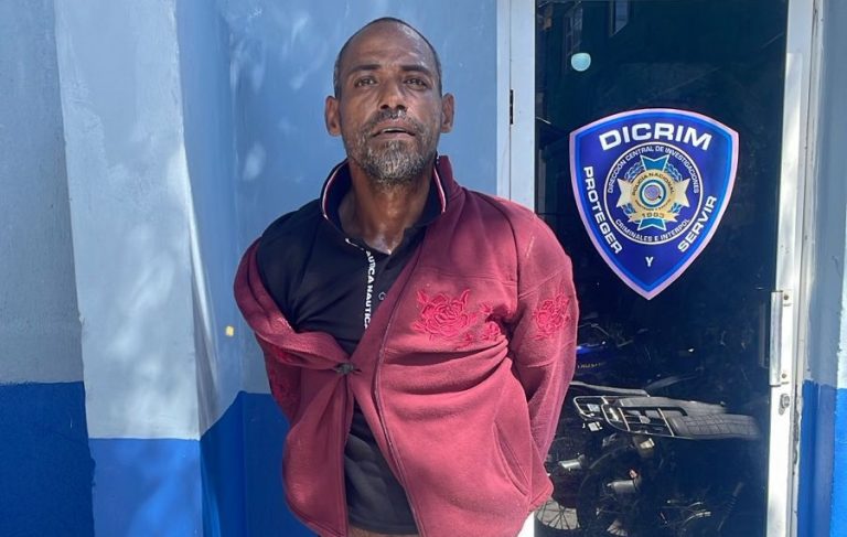 Apresan hombre que habría robado prendas y celulares de una vivienda en Navarrete