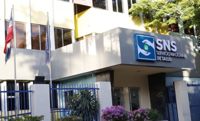 Gobierno completa aumento salarial del 25 % a médicos y cumple acuerdo con el CMD