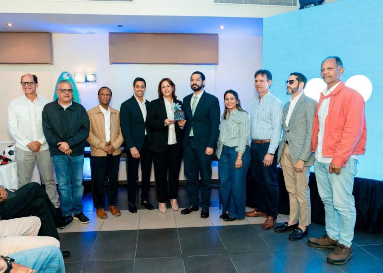 El Clúster Turístico del Destino Puerto Plata y ADOTURD sellan alianza para impulsar el turismo deportivo en la región norte