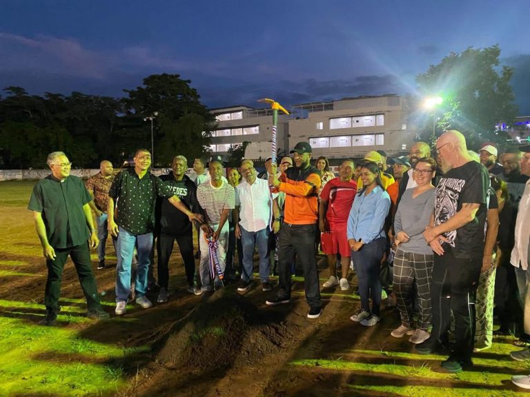 Alcalde Wilfredo Olivences da primer picazo para remodelación del Play del Batey en Sosúa