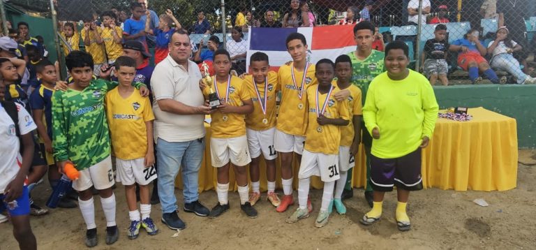 Sosúa FC Campeón en la categoría 2010 y tercer lugar en la U13 de la Copa de Reyes Infantil en Santiago.