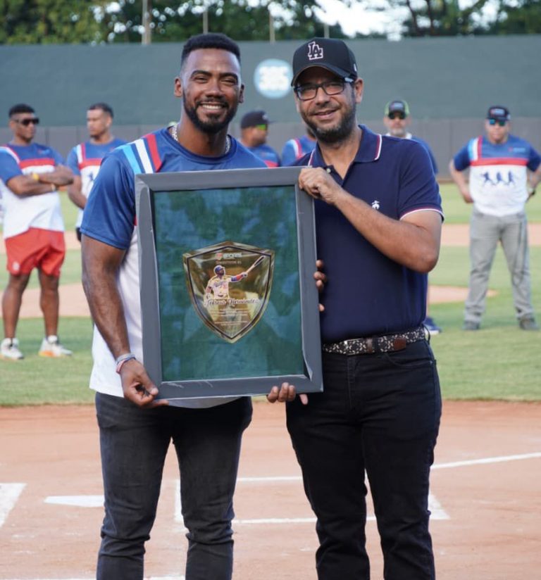 Reconocen en Puerto Plata Peloteros de grandes ligas activos y retirados de Grandes Ligas; ofrecen clínicas a niños.