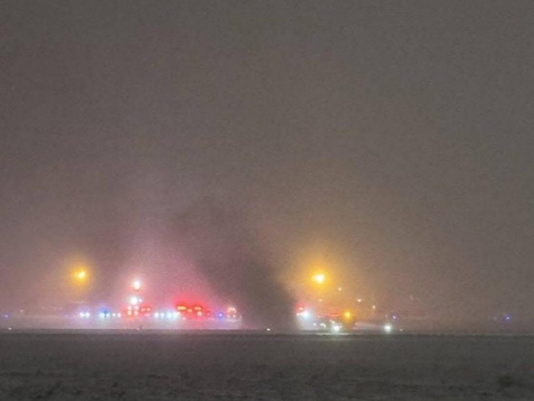 Avión se estrella con ocho personas a bordo en aeropuerto de Maine