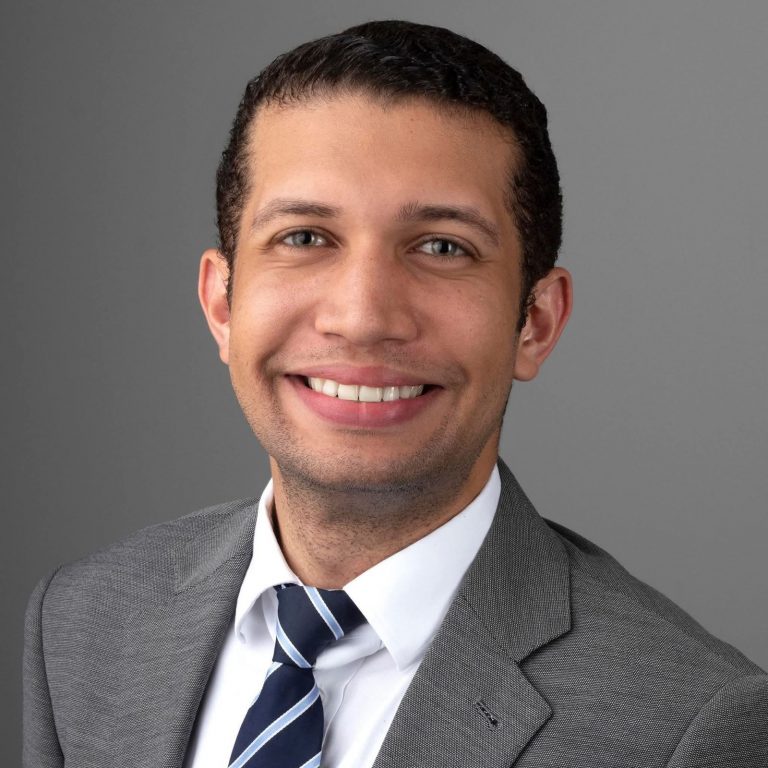 Médico gasparense se destaca en Harvard y lleva su conocimiento a Qatar