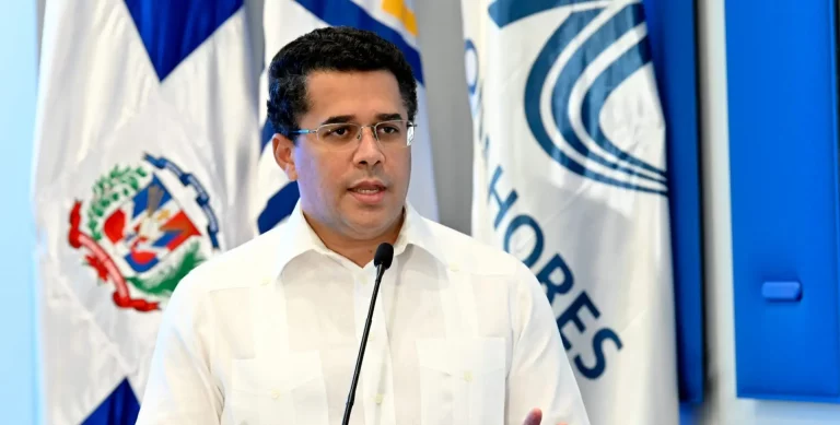 Aspirantes presidenciales del PRM mantienen sus cargos en el gobierno, alejándose de la promesa de renuncia