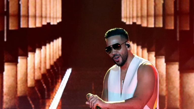 Romeo Santos se defiende tras evadir una pregunta sobre la migración en entrevista