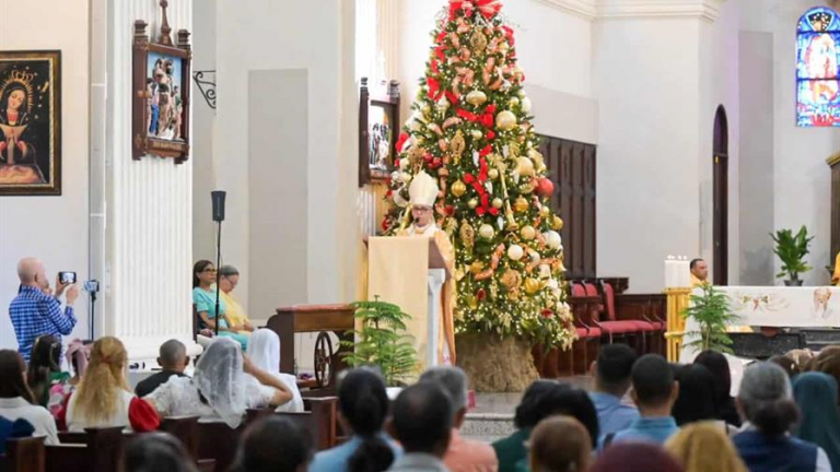 El arzobispo de Santiago califica de "indecente" la corrupción en Senasa durante misa de Año Nuevo