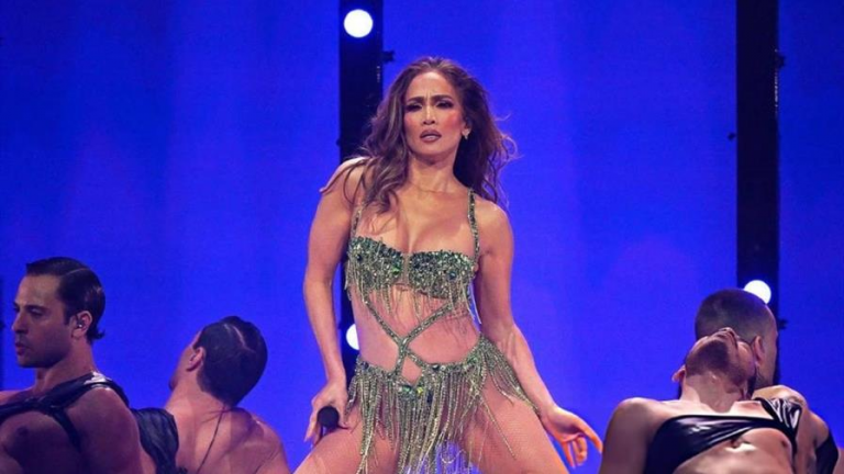 Jennifer Lopez defiende su libertad de expresión en su residencia de Las Vegas