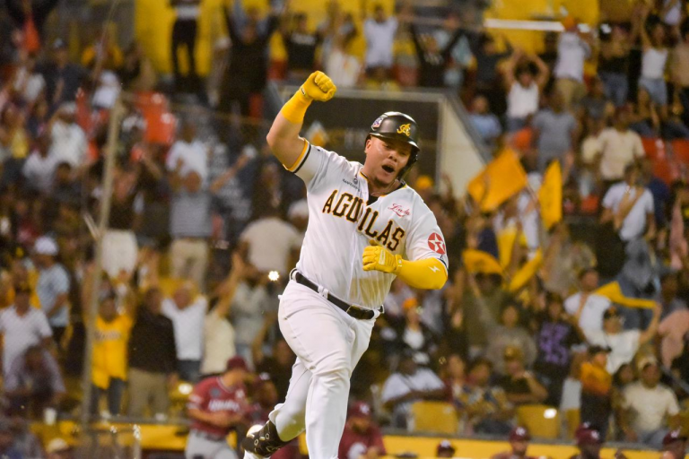 Águilas dejan en el terreno a los Gigantes con hit de Julio Rodríguez