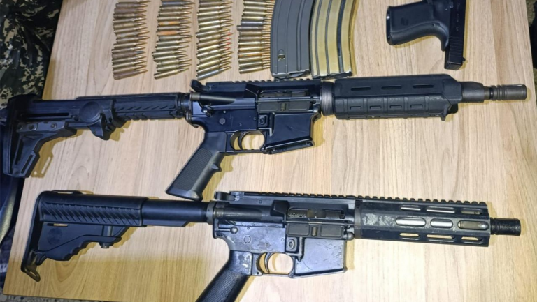 PN ocupa nueve armas de fuego ilegales y apresa a siete personas durante operativos en Santiago