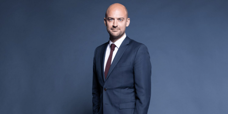 Francia confirma la muerte de un francés en el incendio de un bar en Suiza