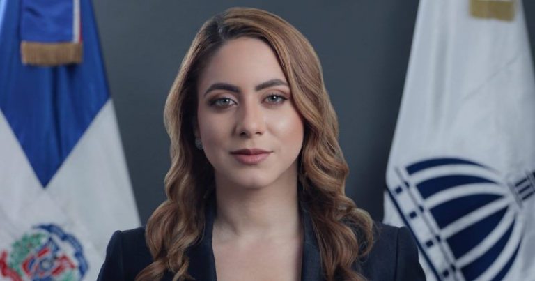 Gloria Reyes queda designada Ministra de la Mujer