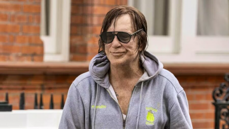 Actor Mickey Rourke niega haber creado una campaña para recaudar fondos