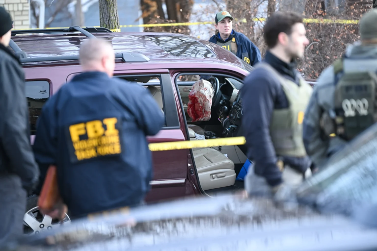 Minnesota acusa al FBI de impedirle acceder a evidencia sobre la mujer abatida por ICE