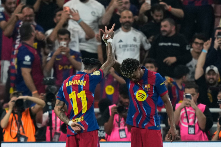 Barcelona se impuso en el clásico y conquistó la Supercopa en un partidazo