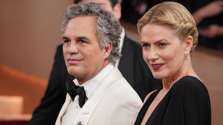 Mark Ruffalo y Wanda Sykes protestan contra ICE en los Golden Globes