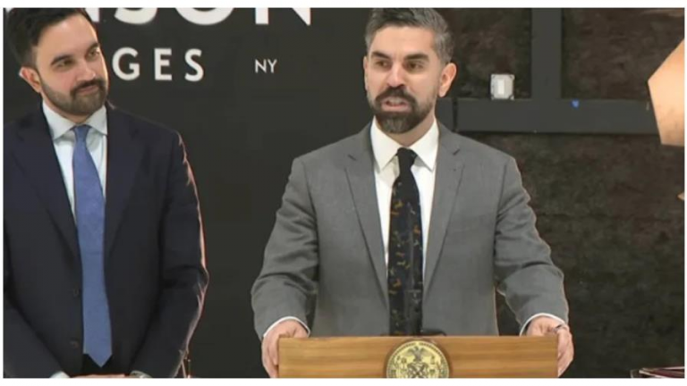 Mamdani designa al dominicano Rafael Espinal como comisionado de Medios y Entretenimiento