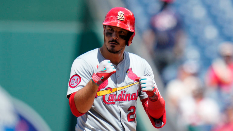 Diamondbacks adquieren a Nolan Arenado en un canje con los Cardenales