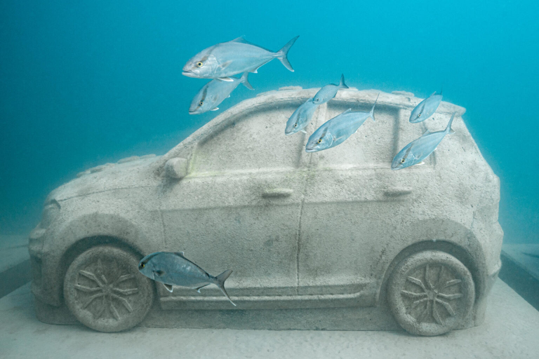 Una autopista bajo el mar: Miami Beach sumerge decenas de 'vehículos' para atraer fauna