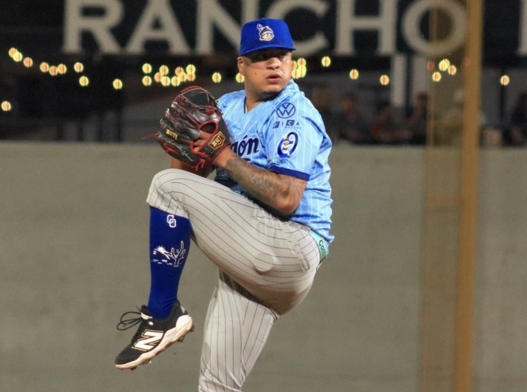 Leones del Escogido anuncian la contratación de los relevistas Efraín Contreras y Derek West