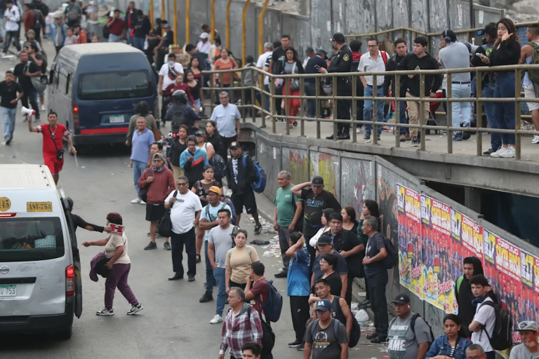 Capital de Perú afronta nuevo paro de transportes en protesta por aumento de criminalidad
