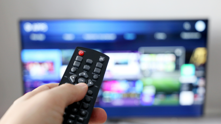 Por qué nunca deberías conectar tu televisión smart a una red de Wi-Fi