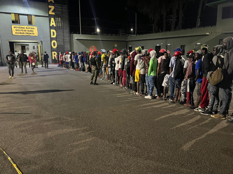 Ejército y DGM realizan operativo de interdicción migratoria en Constanza