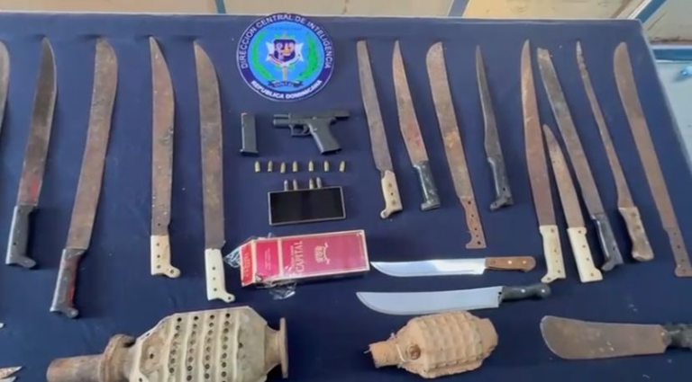 PN y MP dejan varios detenidos y la incautación de armas y mercancía ilegal en Santiago