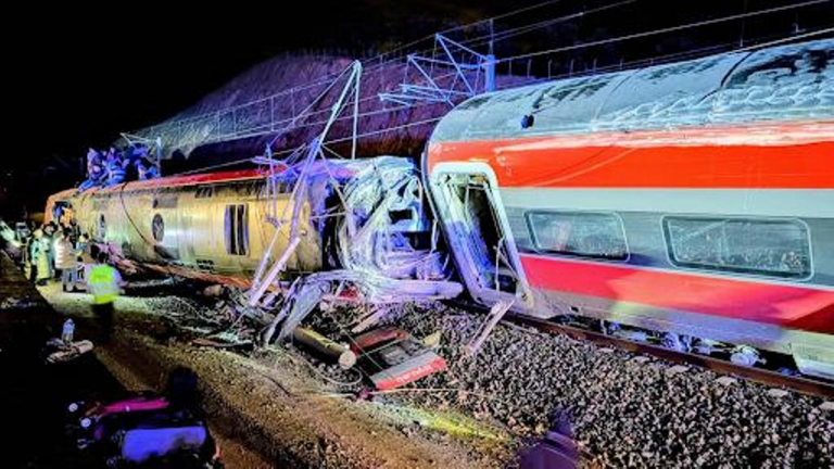 Varios muertos y heridos tras descarrilar dos trenes de alta velocidad en España