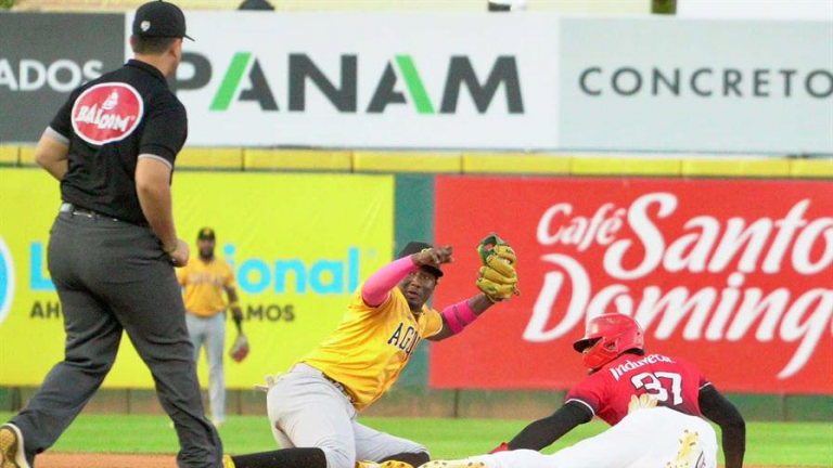 Las Águilas vencen al Escogido y se mantienen con vida de cara a la Serie Final