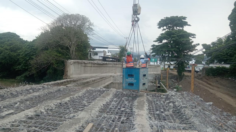 Informan avance ténico del nuevo puente sobre el Río Camú en La Vega"