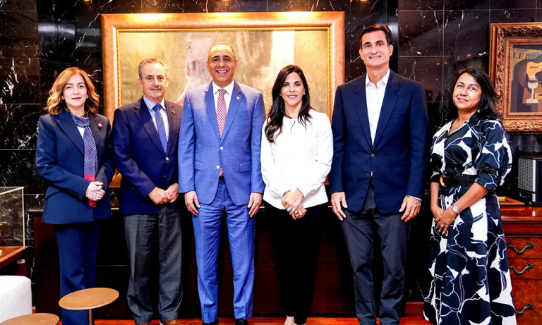 Director de Aduanas reafirma compromiso alianza público-privada